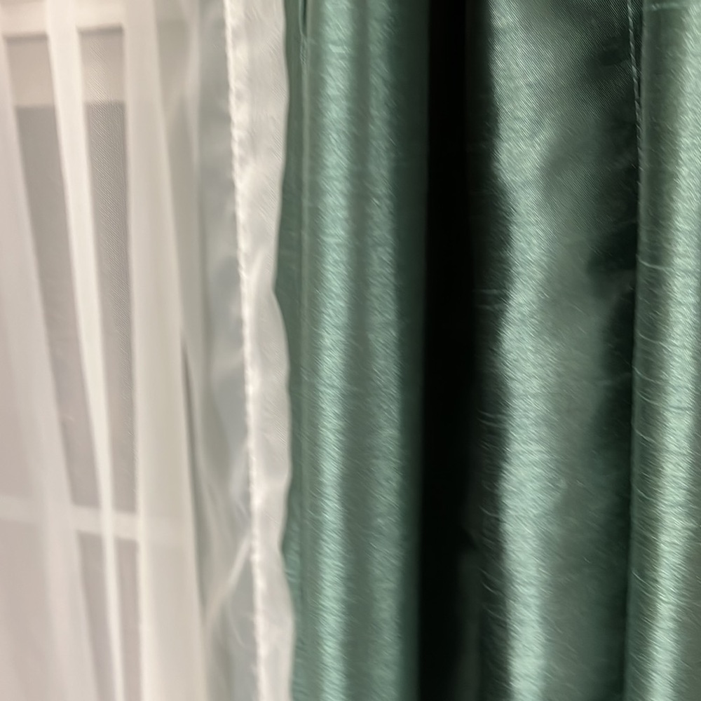 Drapes - Picture 3 of 5